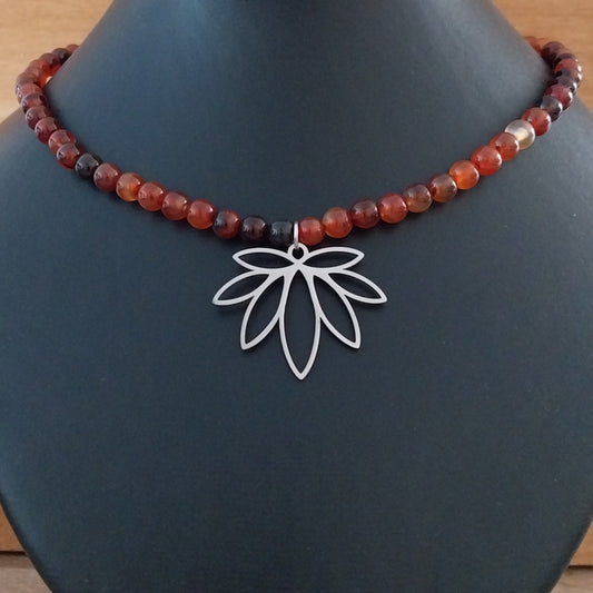 Collier AGATE RUBANÉE  - Perles 6mm  - Lotus argenté