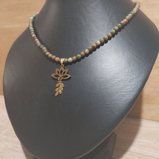 Collier UNAKITE - 4mm - Lotus et feuille dorés