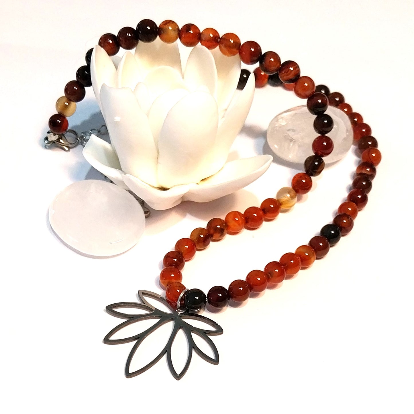 Collier AGATE RUBANÉE  - Perles 6mm  - Lotus argenté