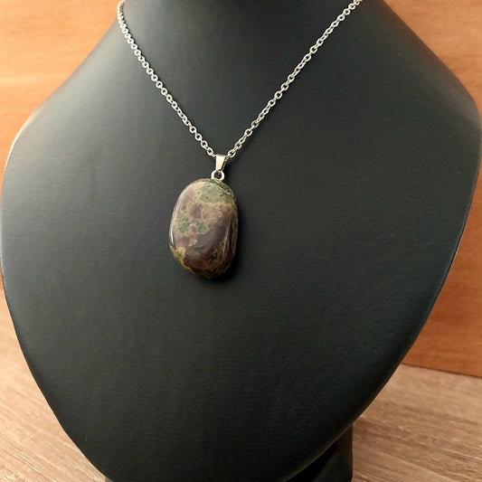 Pendentif DRAGON STONE sur chaîne