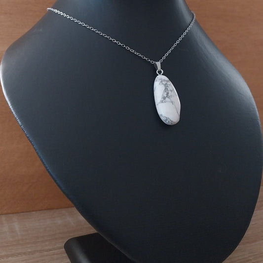 Pendentif HOWLITE sur chaîne