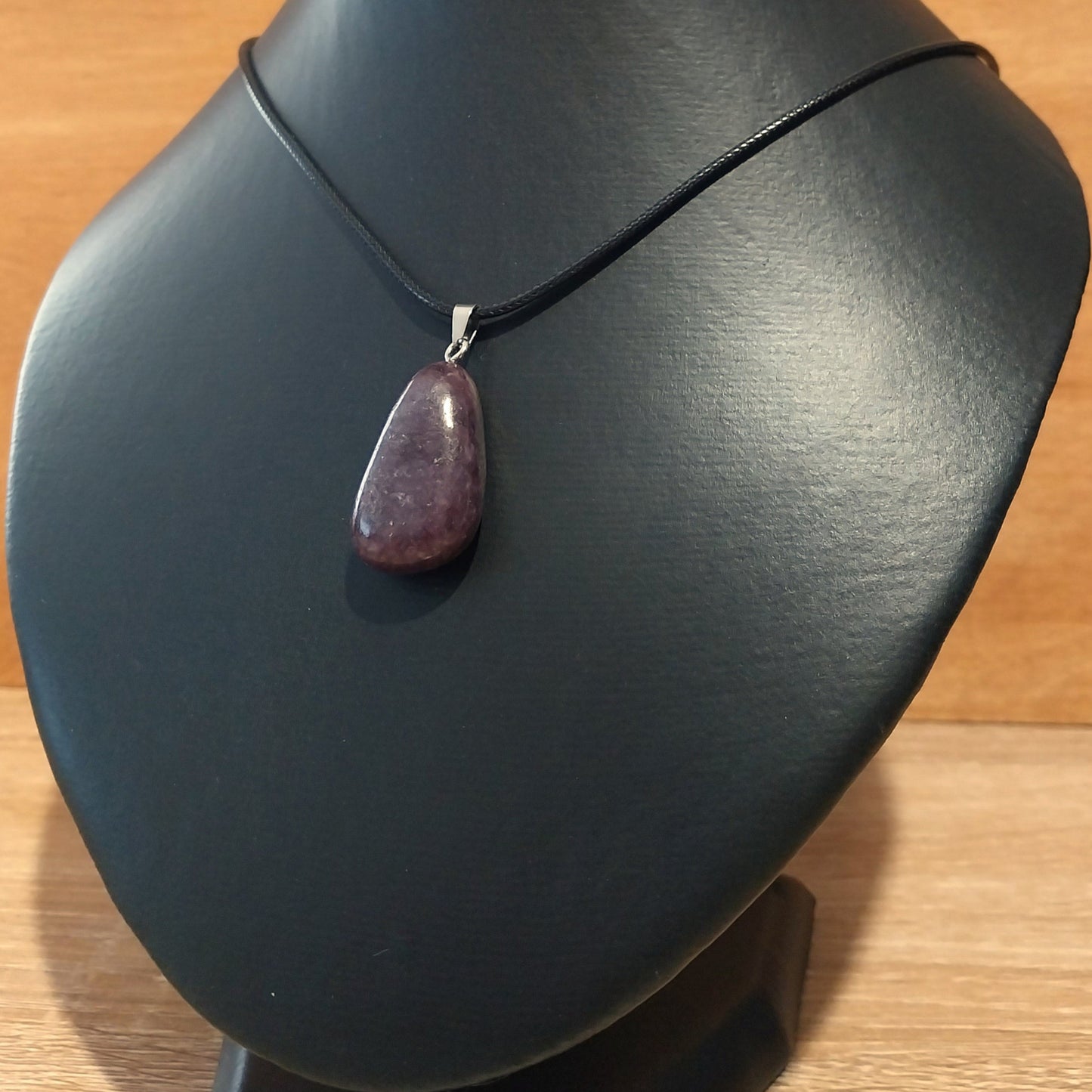 Pendentif LEPIDOLITE sur cordon
