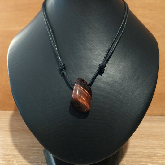 Pendentif OEIL DE TAUREAU sur cordon réglable