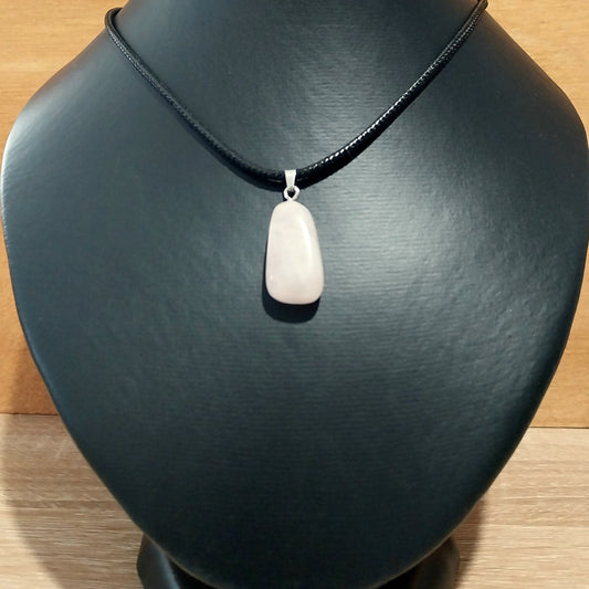 Pendentif QUARTZ ROSE sur cordon